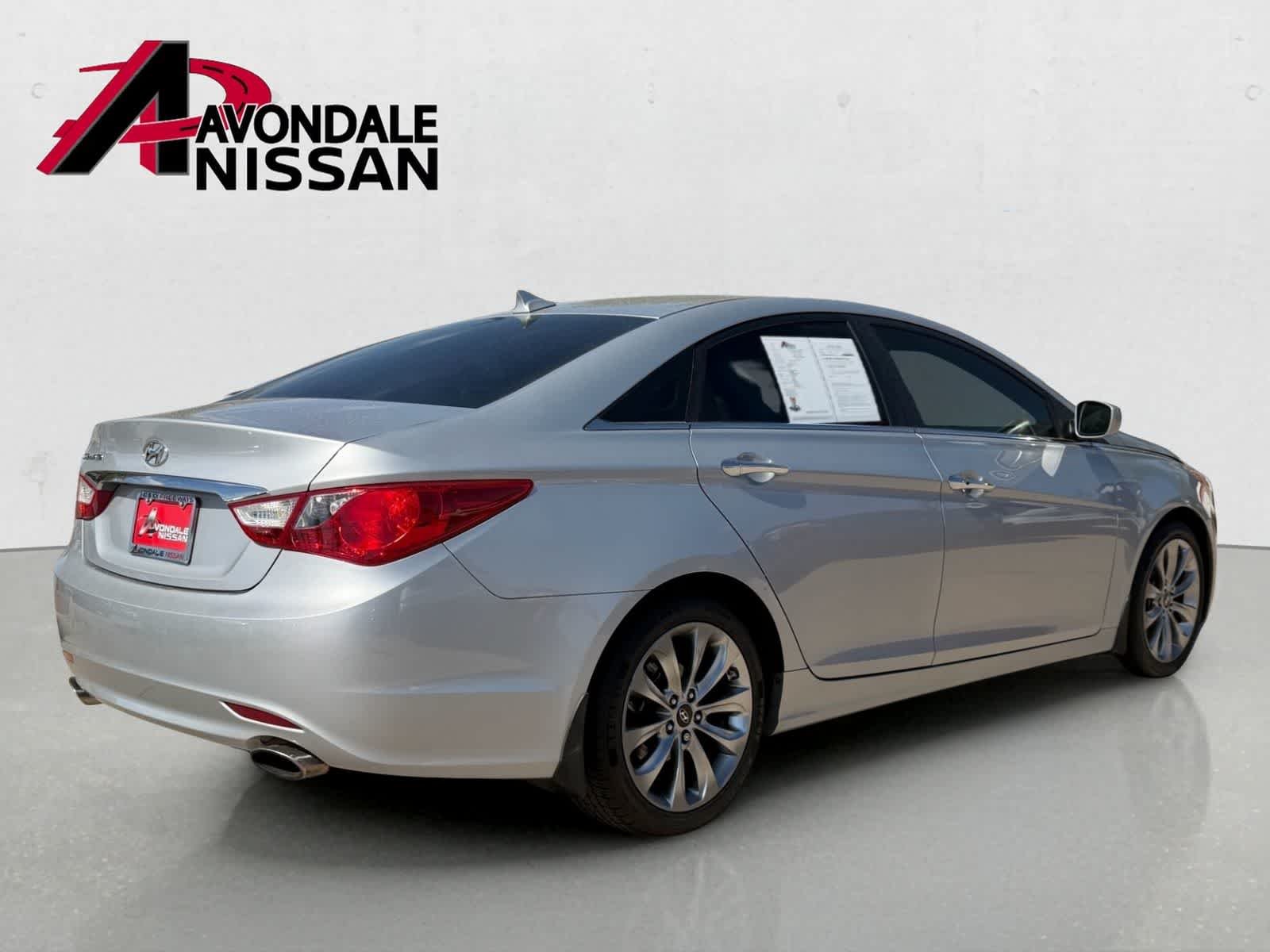 Used 2011 Radiant Silver Metallic Hyundai SE image 6