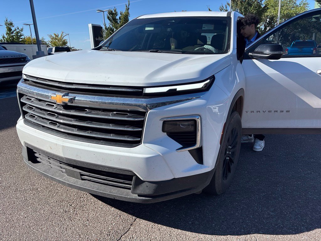 Used 2025 White Chevrolet LT image 2