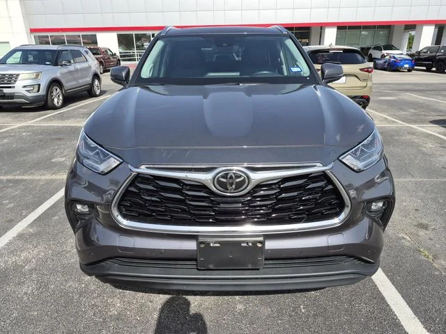 Used 2021 Magnetic Gray Metallic Toyota Limited image 2