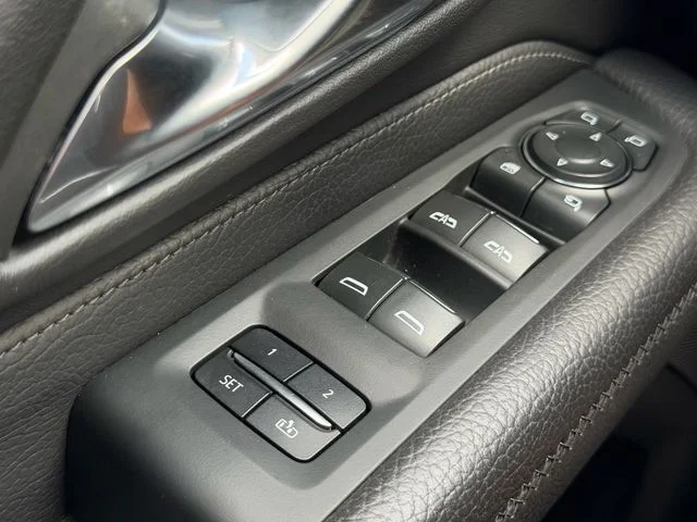 Used 2023 White GMC Denali image 27