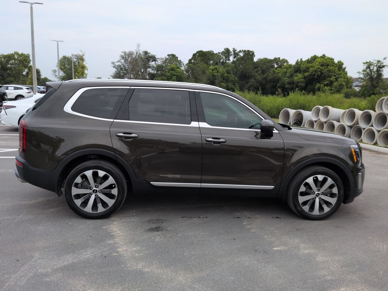 Certified Used 2022 Dark Moss Kia S image 3
