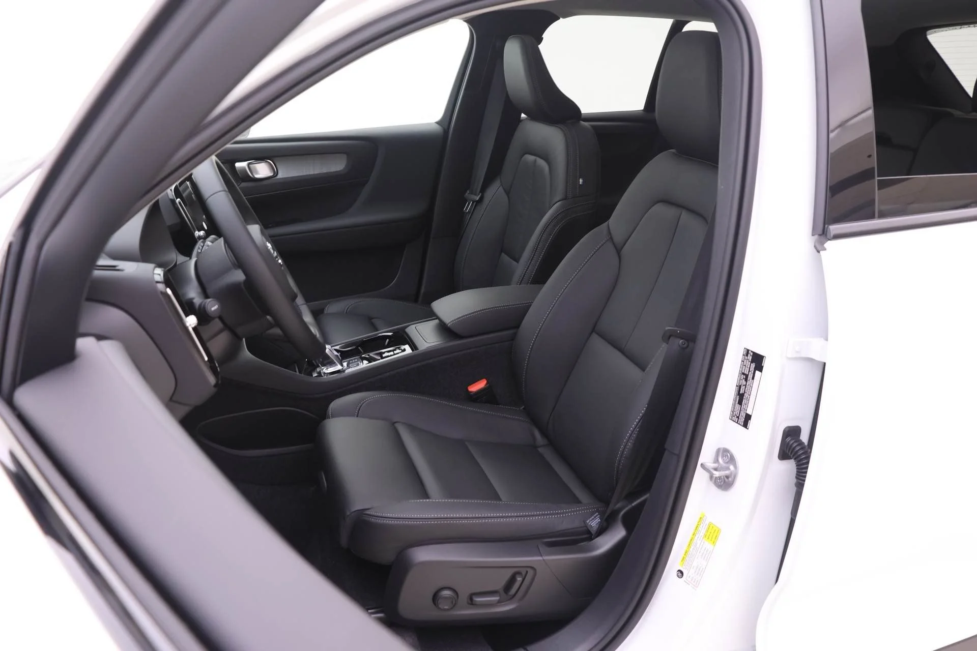2025 Volvo XC40 Ultra - Photo 7