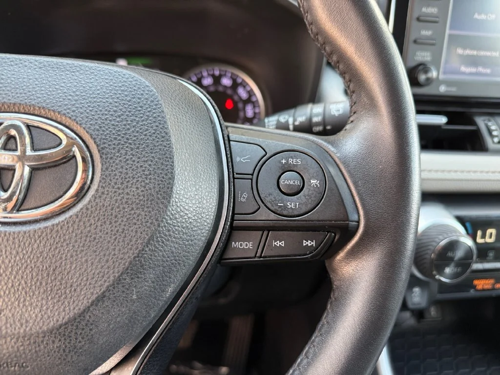 Used 2022 Silver Toyota XLE Premium image 25