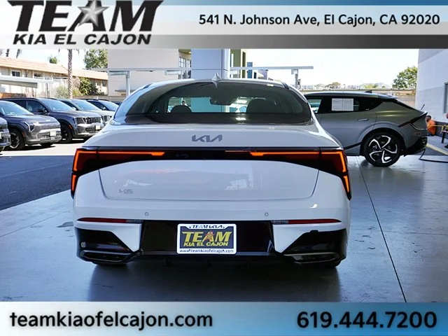 Used 2025 White Kia LXS image 9