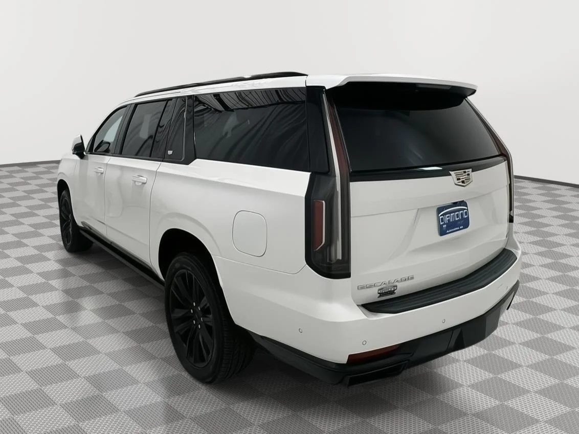 Used 2023 Crystal White Tricoat Cadillac Sport Platinum image 3
