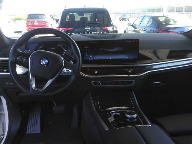 Used 2026 Alpine White BMW xDrive40i image 6