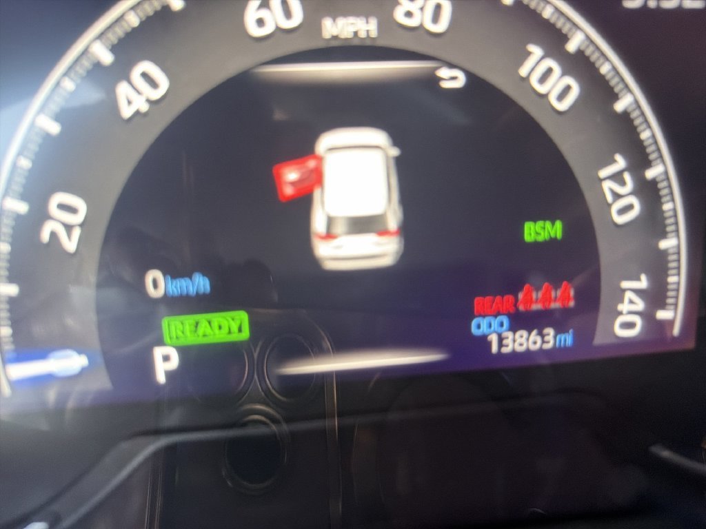 2024 Toyota RAV4 SE - Photo 13