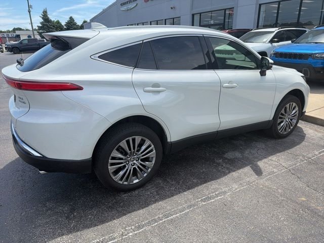 Used 2022 White Toyota XLE image 7