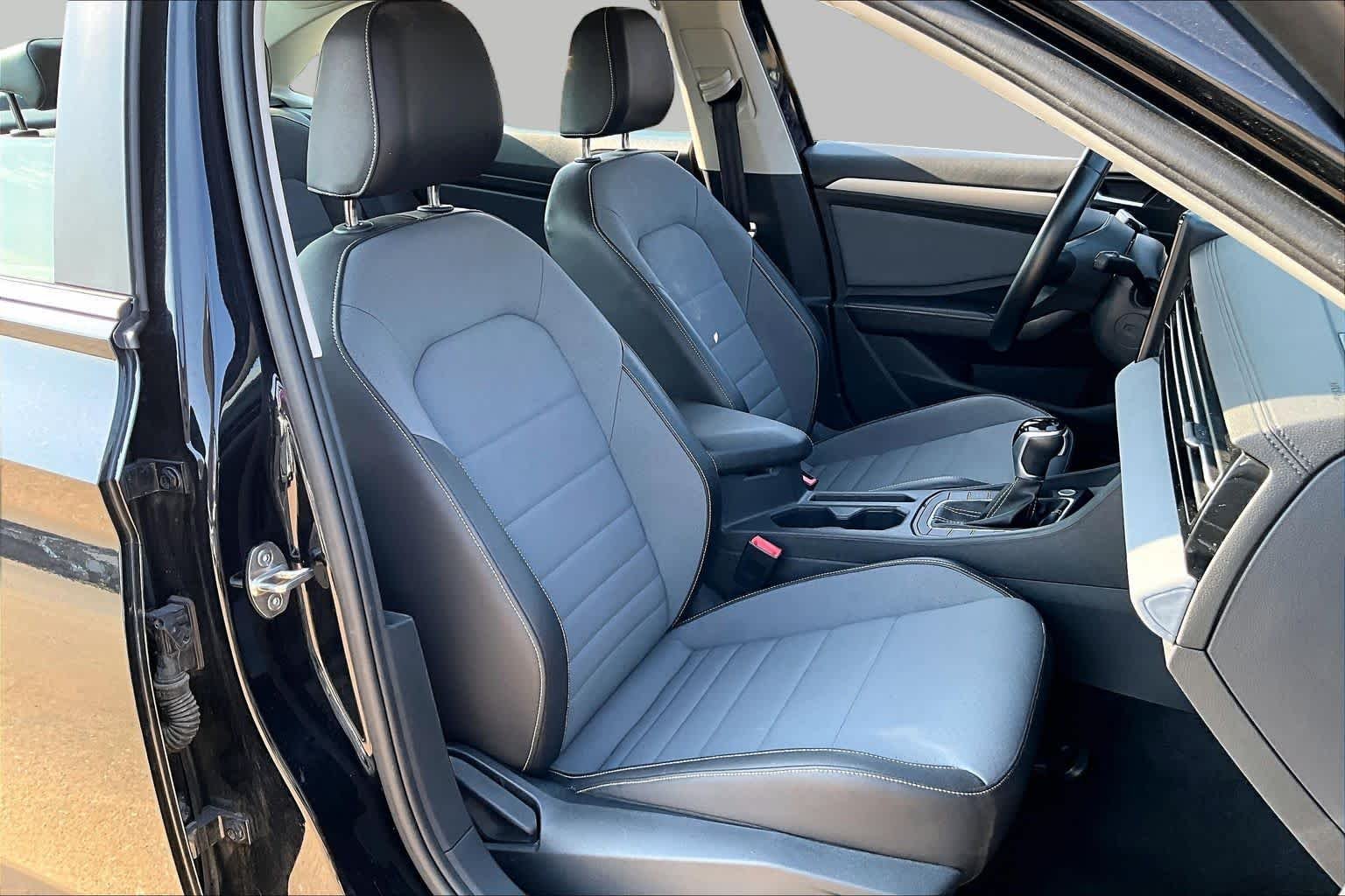 Used 2025 Monterey Blue Volkswagen SE image 8
