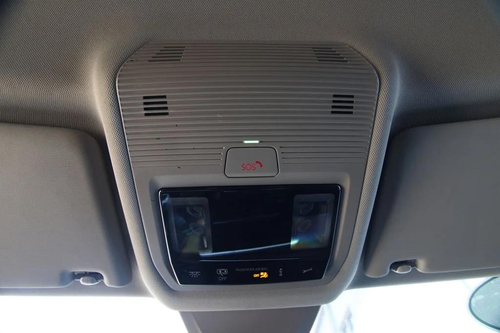 Used 2025  Volkswagen 2.0T SE image 32