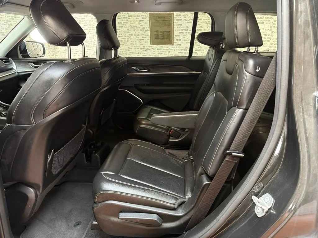 Used 2022 Rocky Mountain Pearlcoat Jeep Limited image 16
