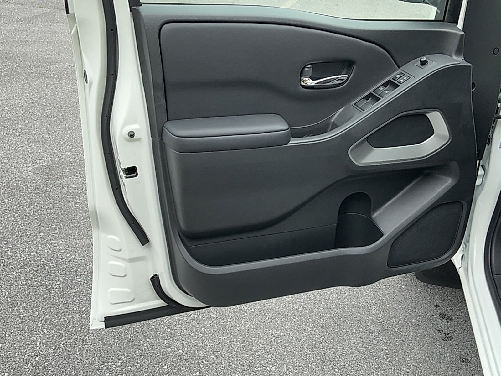 New 2026 Glacier White Nissan Crew Cab SV 4x2 image 6