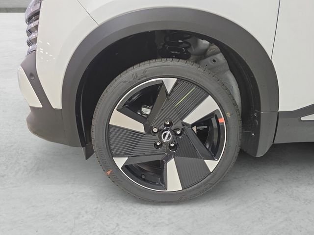 New 2026 Aspen White TriCoat / Super Black Two-tone Nissan SR image 23