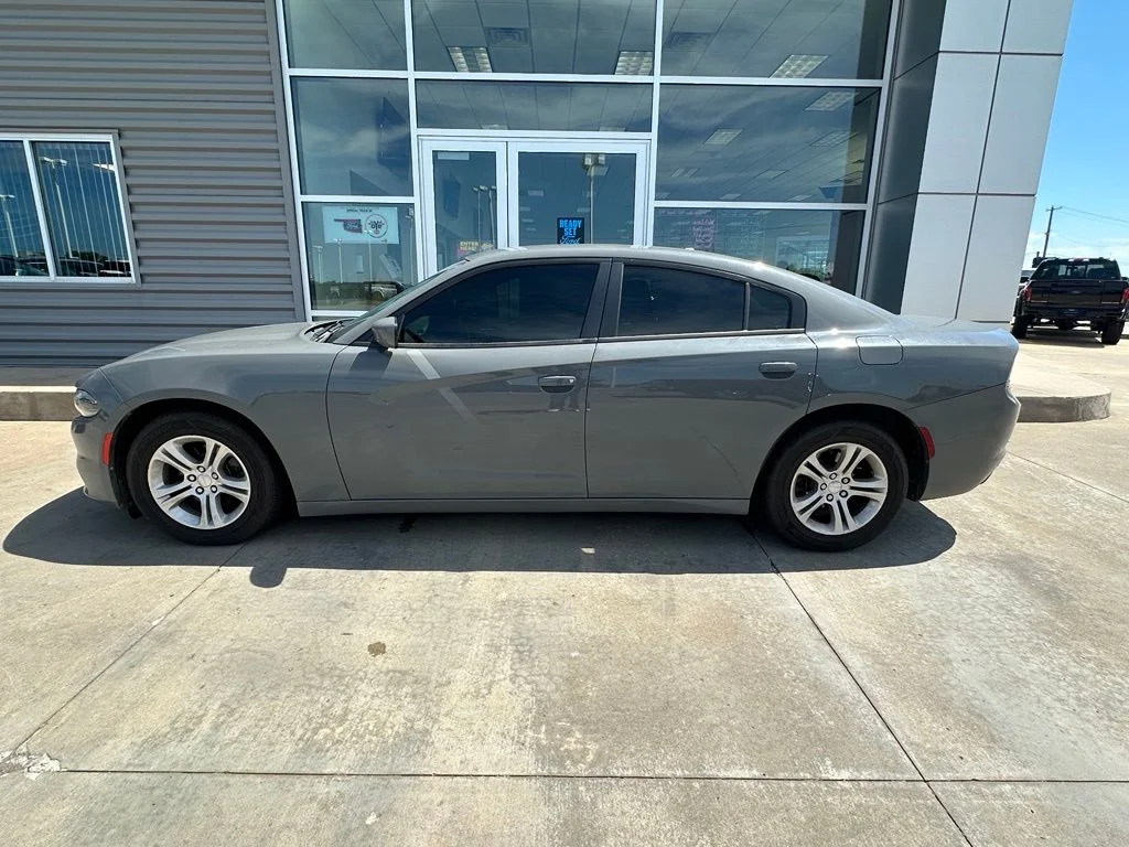 Used 2019 Destroyer Gray Clearcoat Dodge SXT image 4