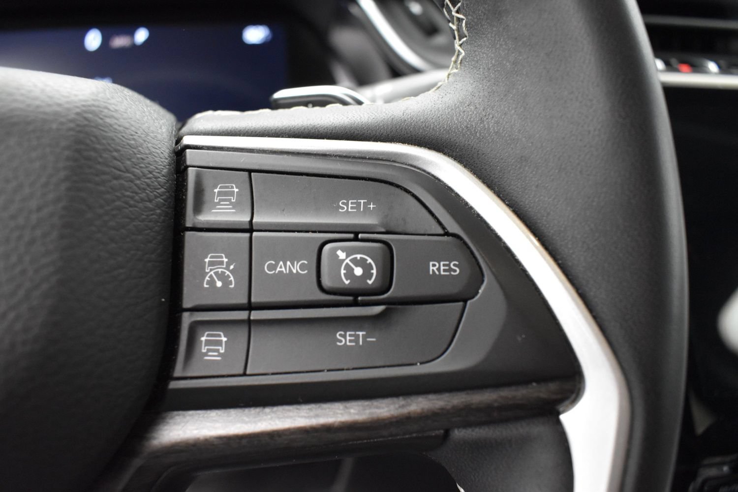 Used 2023 Bright White Clearcoat Jeep Limited image 7