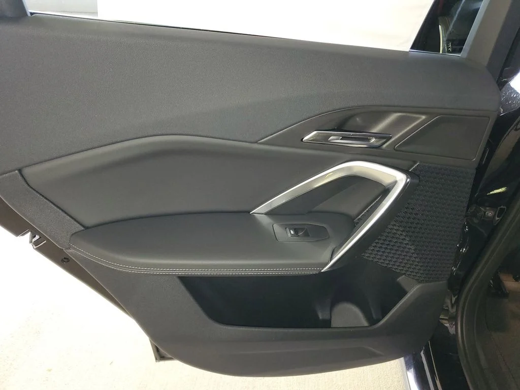 Used 2026 Black BMW xDrive28i image 9