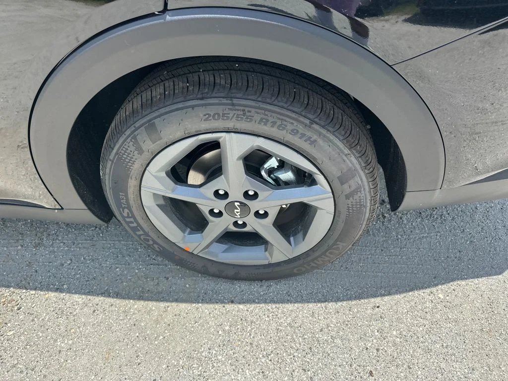 New 2026 Black Kia LX image 20
