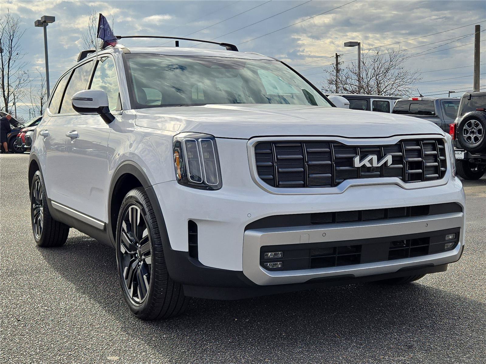 Used 2024 White Kia SX image 4