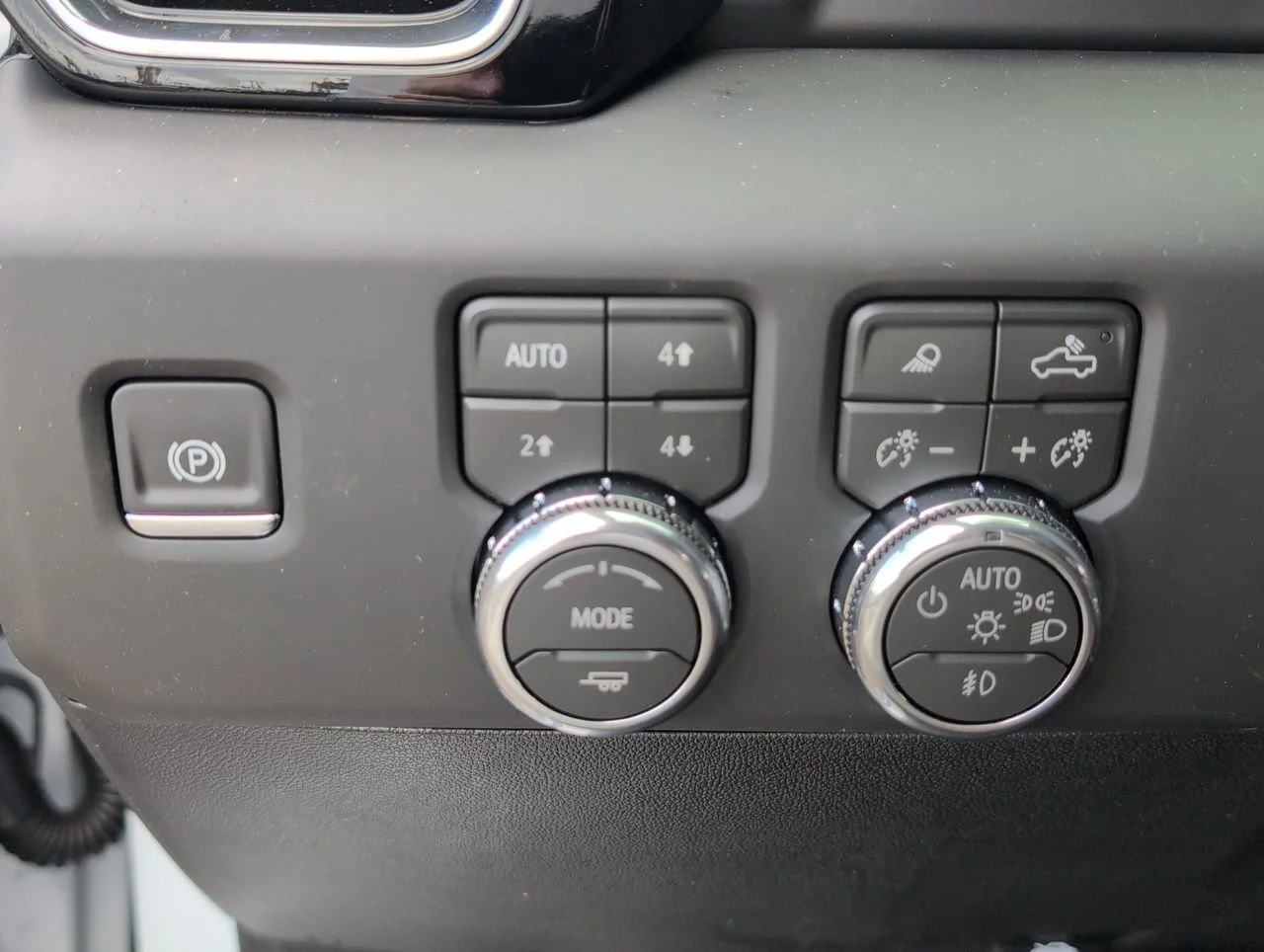 New 2026 Glacier White Tricoat GMC Denali Ultimate image 18