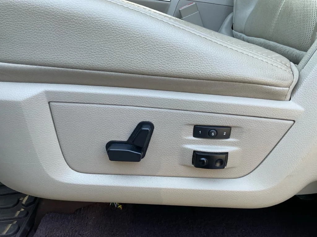 Used 2018 White Ram Laramie image 32