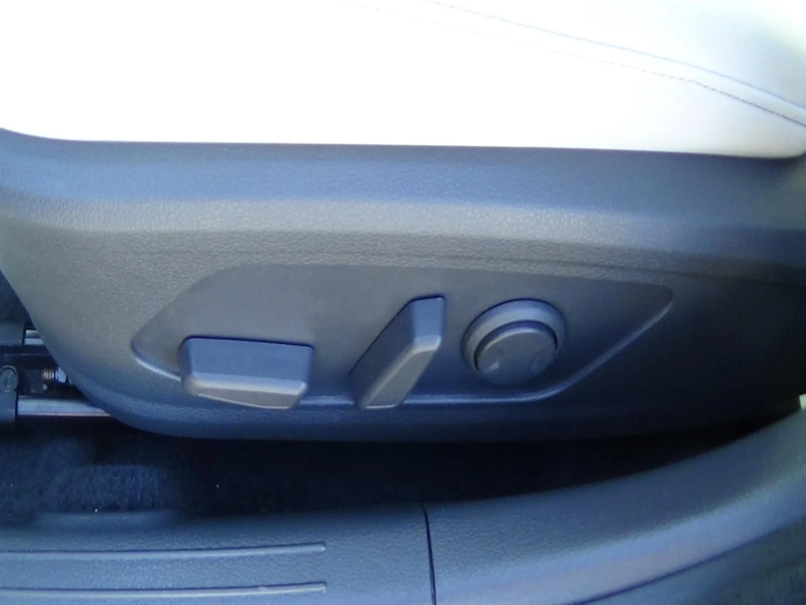 Used 2025 Abyss Black Pearl (a2b) Hyundai SEL image 17
