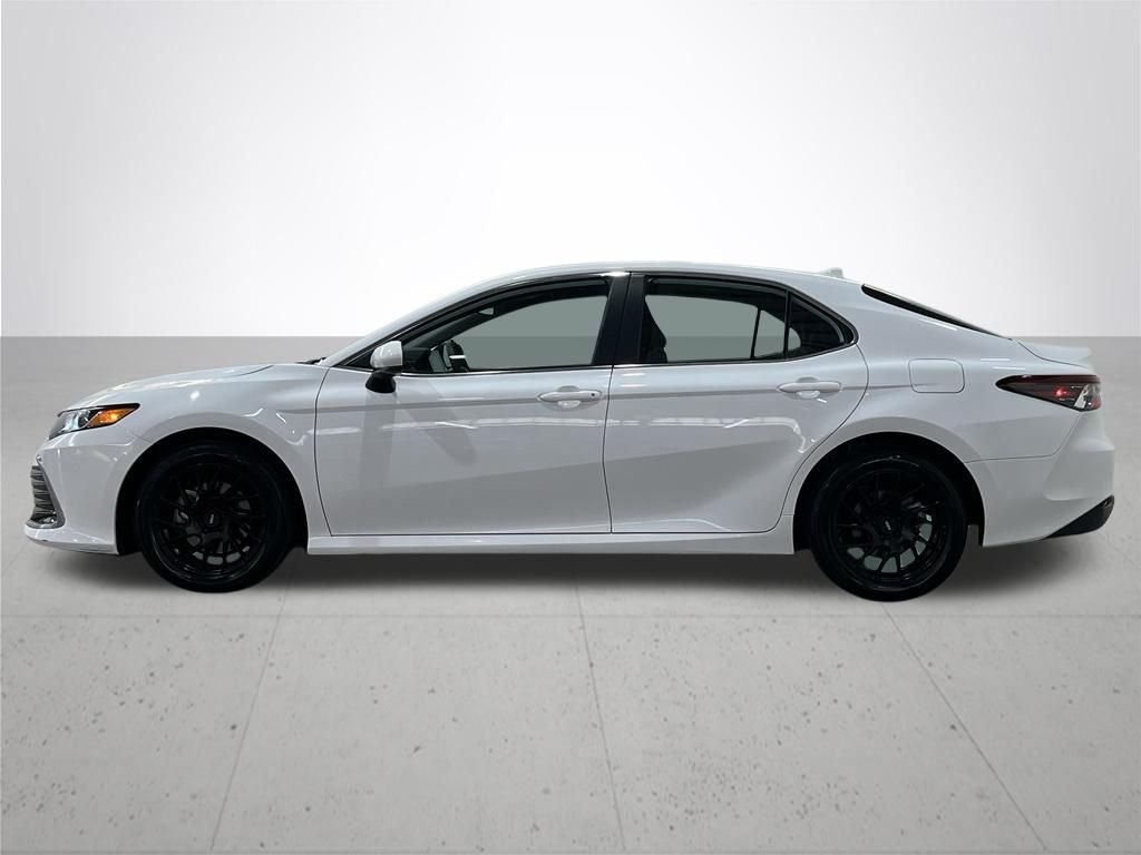 Used 2023 Ice Toyota LE image 15