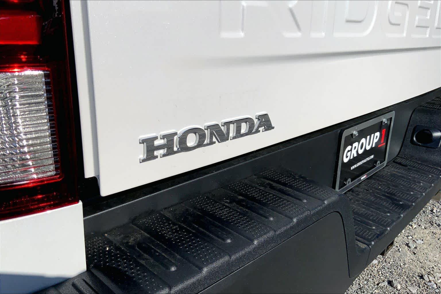 Certified Used 2025 Platinum White Pearl Honda AWD RTL image 33