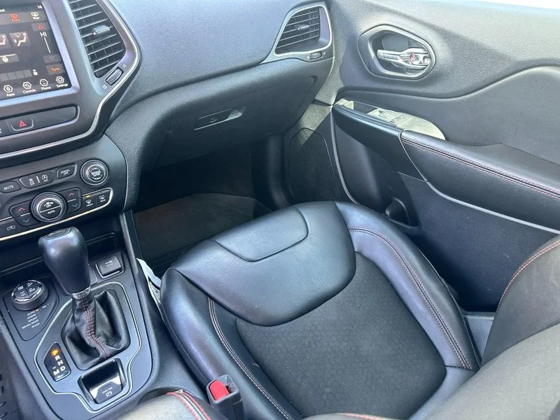 Used 2019 Diamond Black Crystal Pearlcoat Jeep Trailhawk 4x4 image 15