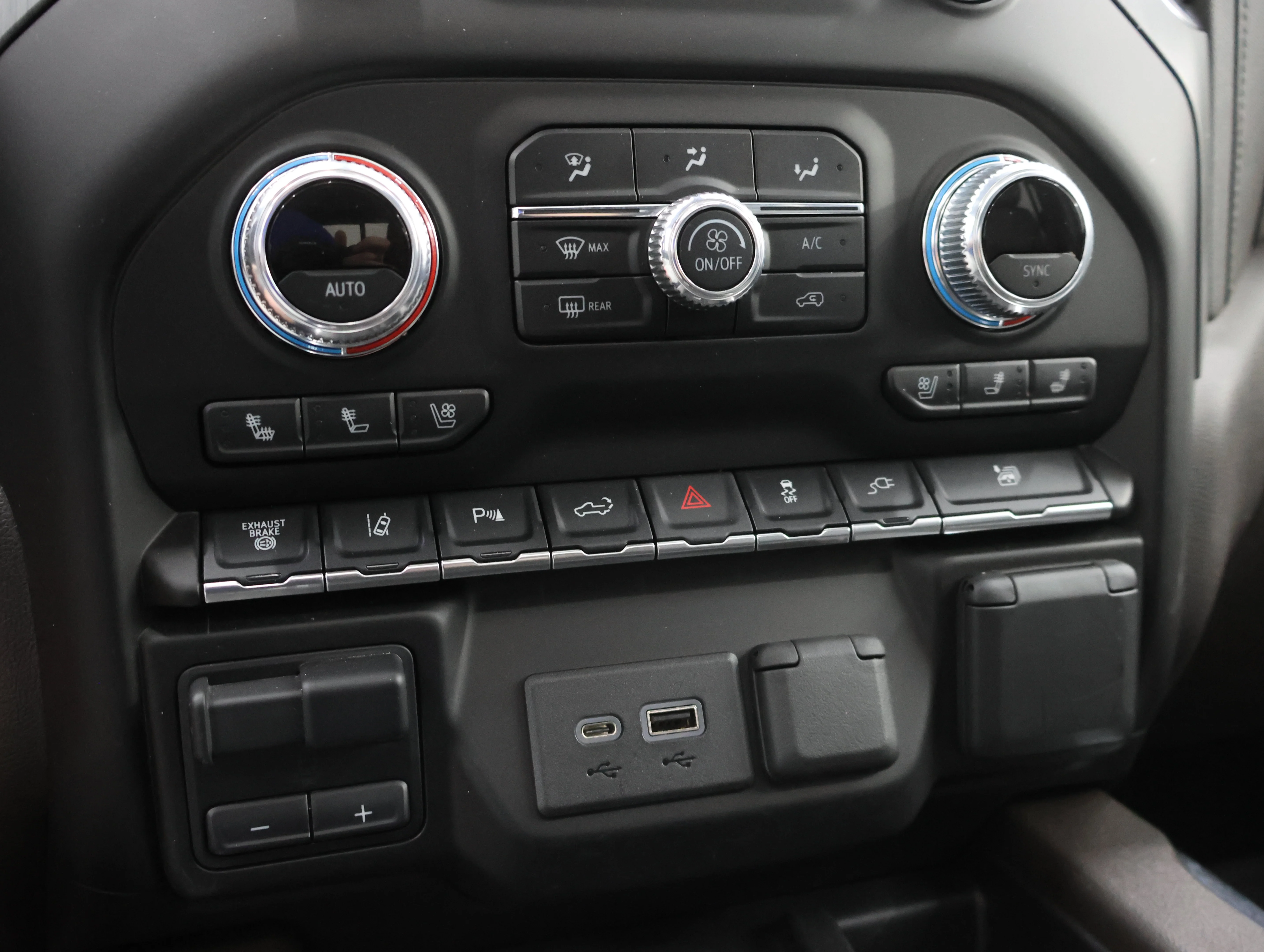 Used 2022 White Frost Tricoat GMC Denali image 59