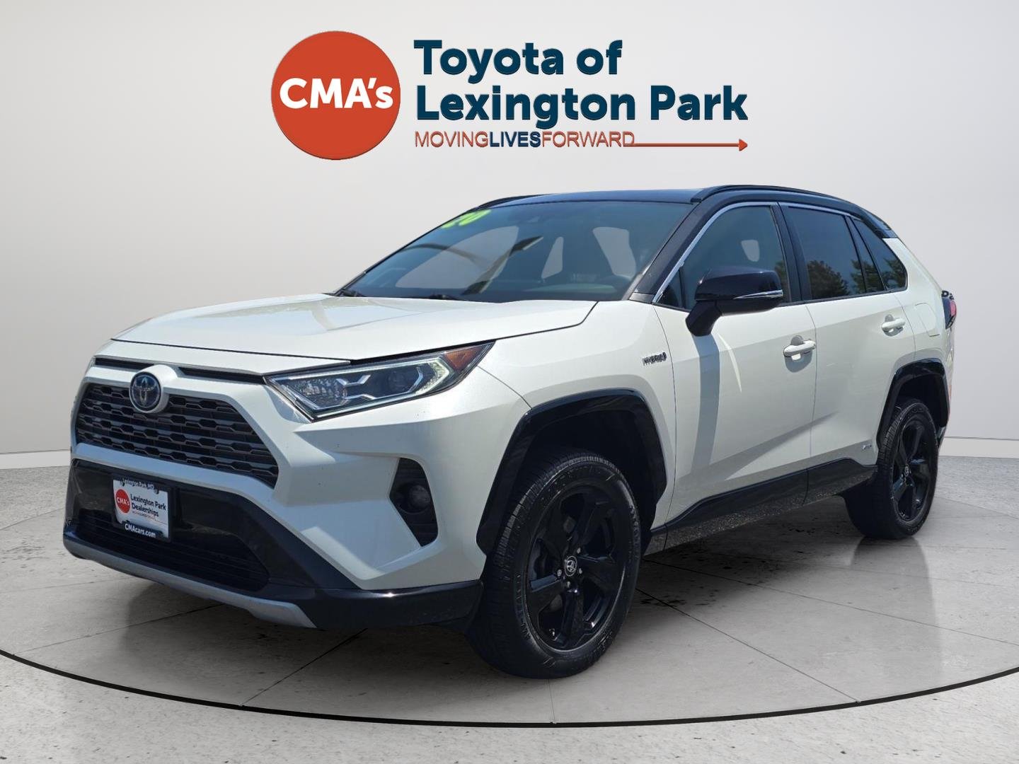 Used 2020 Blizzard Pearl w/Midnight Black Metallic Roof Toyota XSE image 3