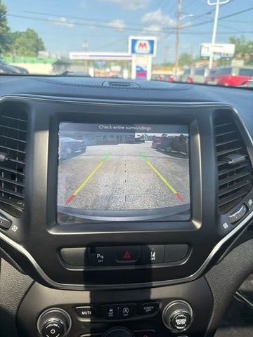 Used 2021 Black Jeep Latitude Lux image 15