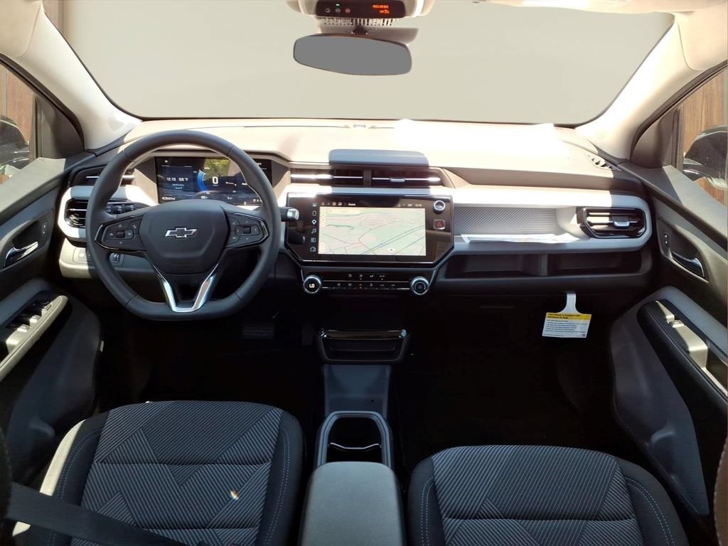 New 2027 Summit White Chevrolet LT image 24