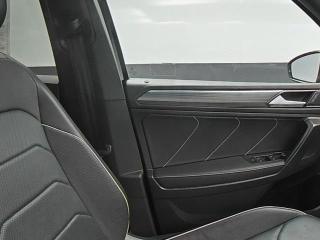 Used 2022 Black Volkswagen 2.0T SEL R-Line image 34