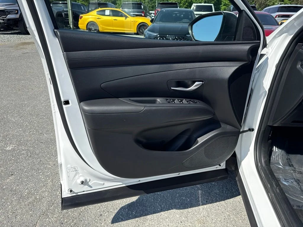 Used 2025 White Hyundai SEL image 24