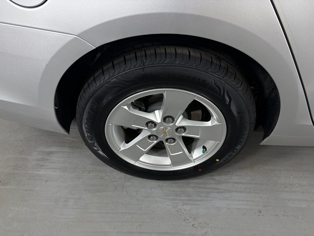 Used 2015 Silver Chevrolet LT image 13