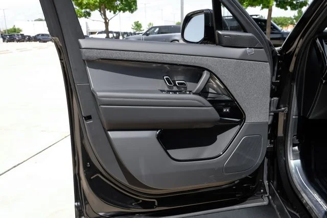 New 2026 Santorini Black Land Rover Dynamic SE image 49