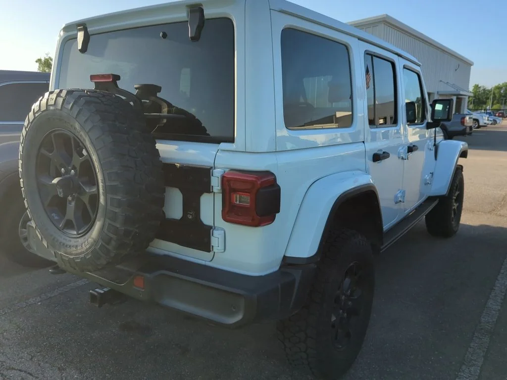 Used 2019 Bright White Clearcoat Jeep Unlimited Moab image 3
