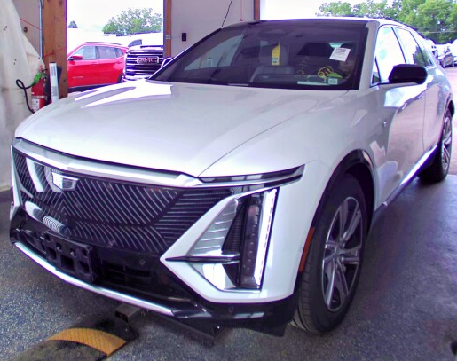 Used 2024 White Cadillac Luxury image 1