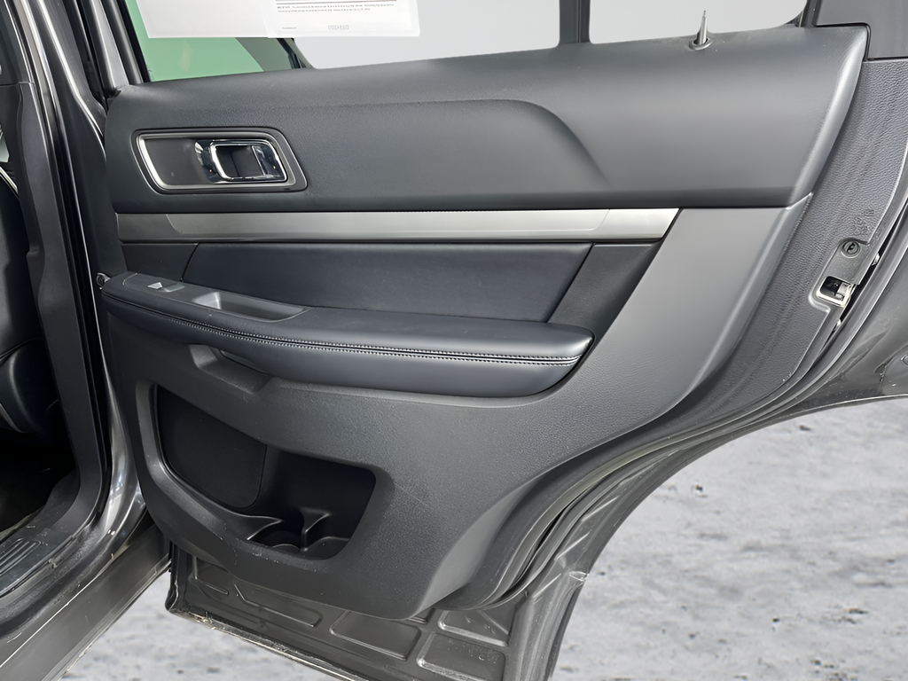 Used 2018 Magnetic Metallic Ford XLT image 14