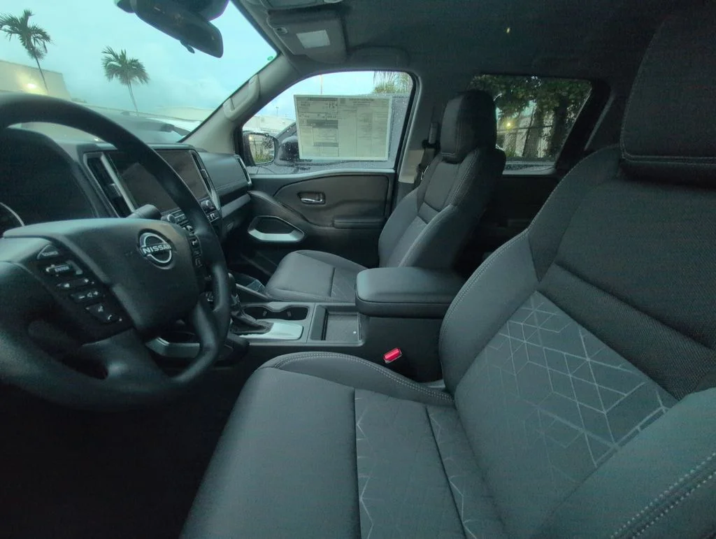 2025 Nissan Frontier SV - Photo 6