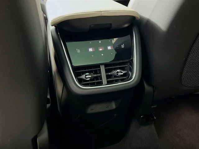 2025 Volvo EX90 Ultra - Photo 16