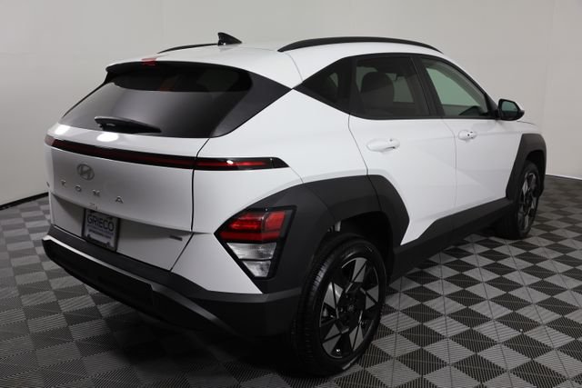 Used 2025 White Hyundai SEL image 8