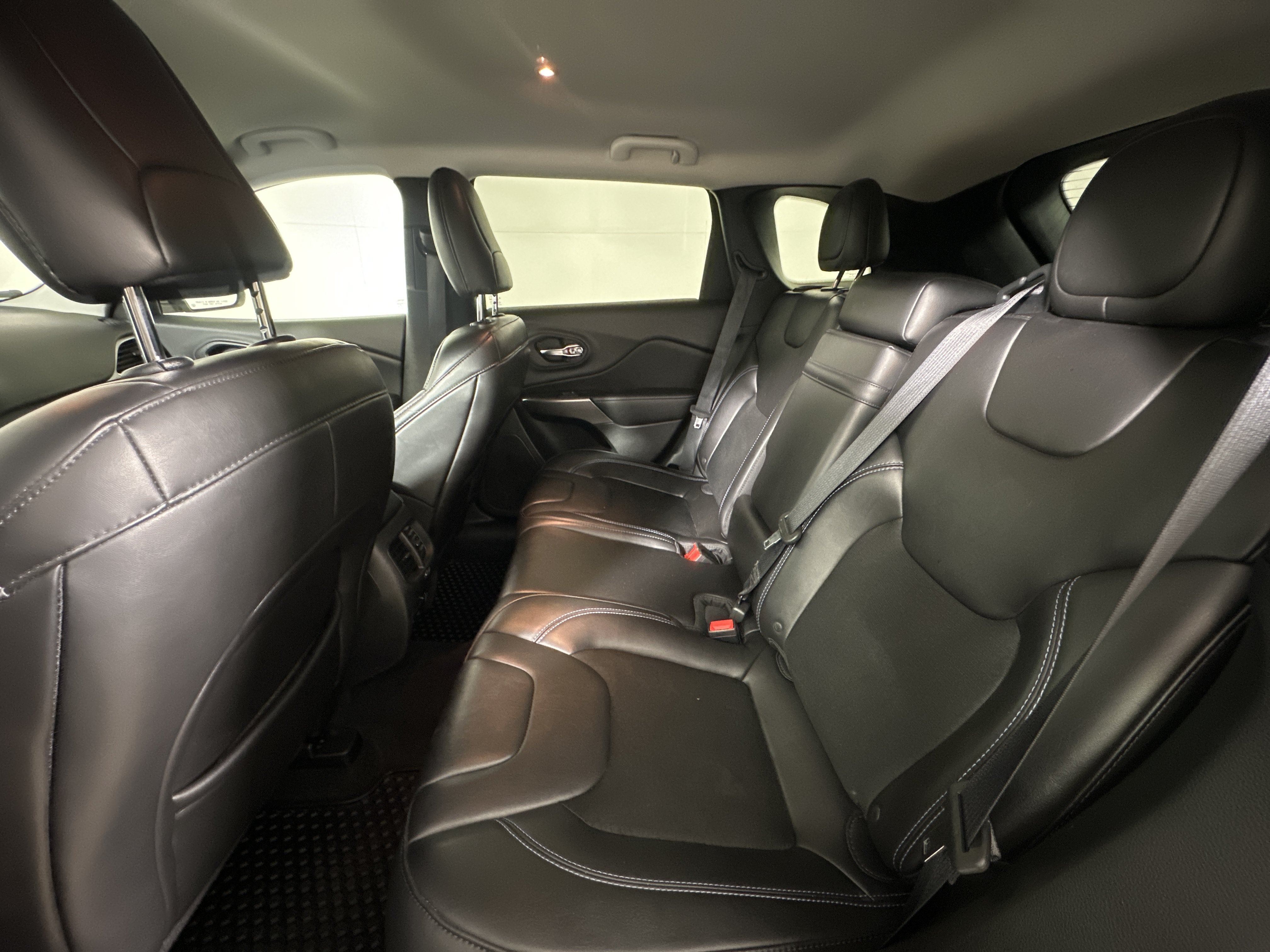 Used 2019 Olive Green Pearlcoat Jeep Latitude Plus image 24