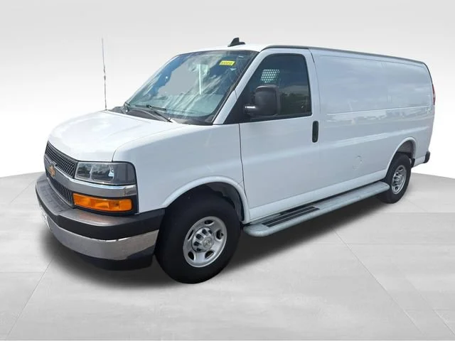 Used 2025 Summit White Chevrolet WT image 1