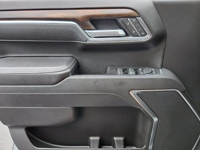 Used 2025 Sterling Metallic GMC SLT image 34