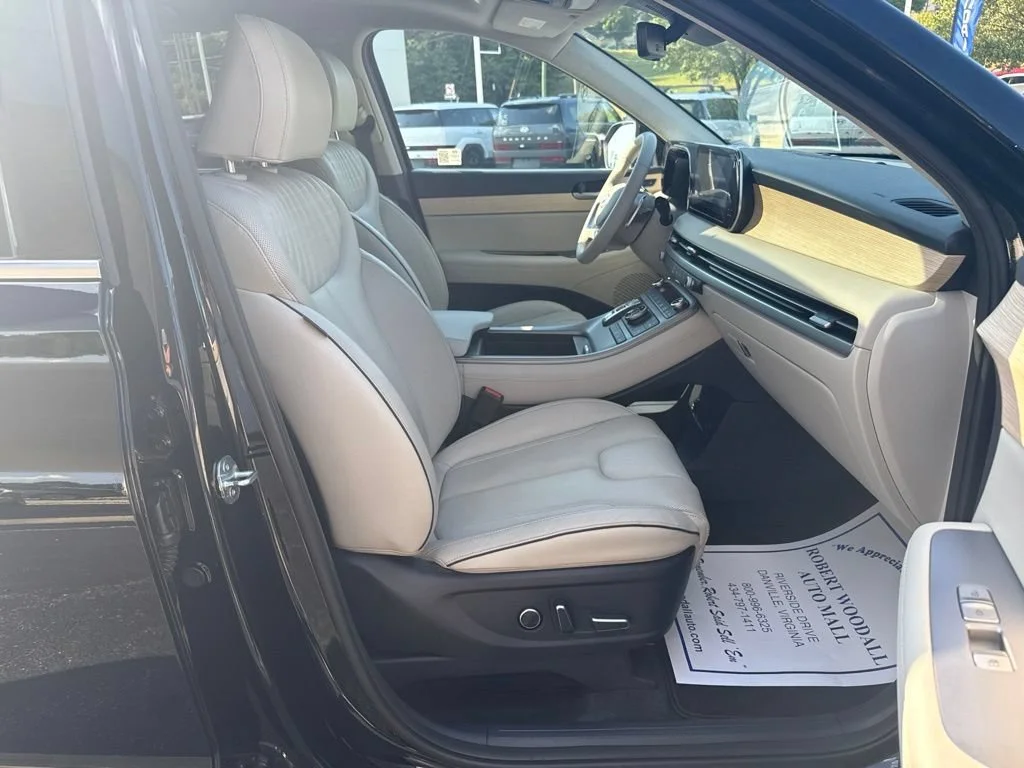 Used 2024 Abyss Black Hyundai Limited image 17