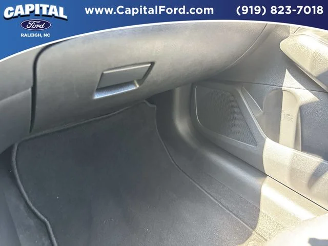Used 2025 White Nissan 2.5 SV image 27