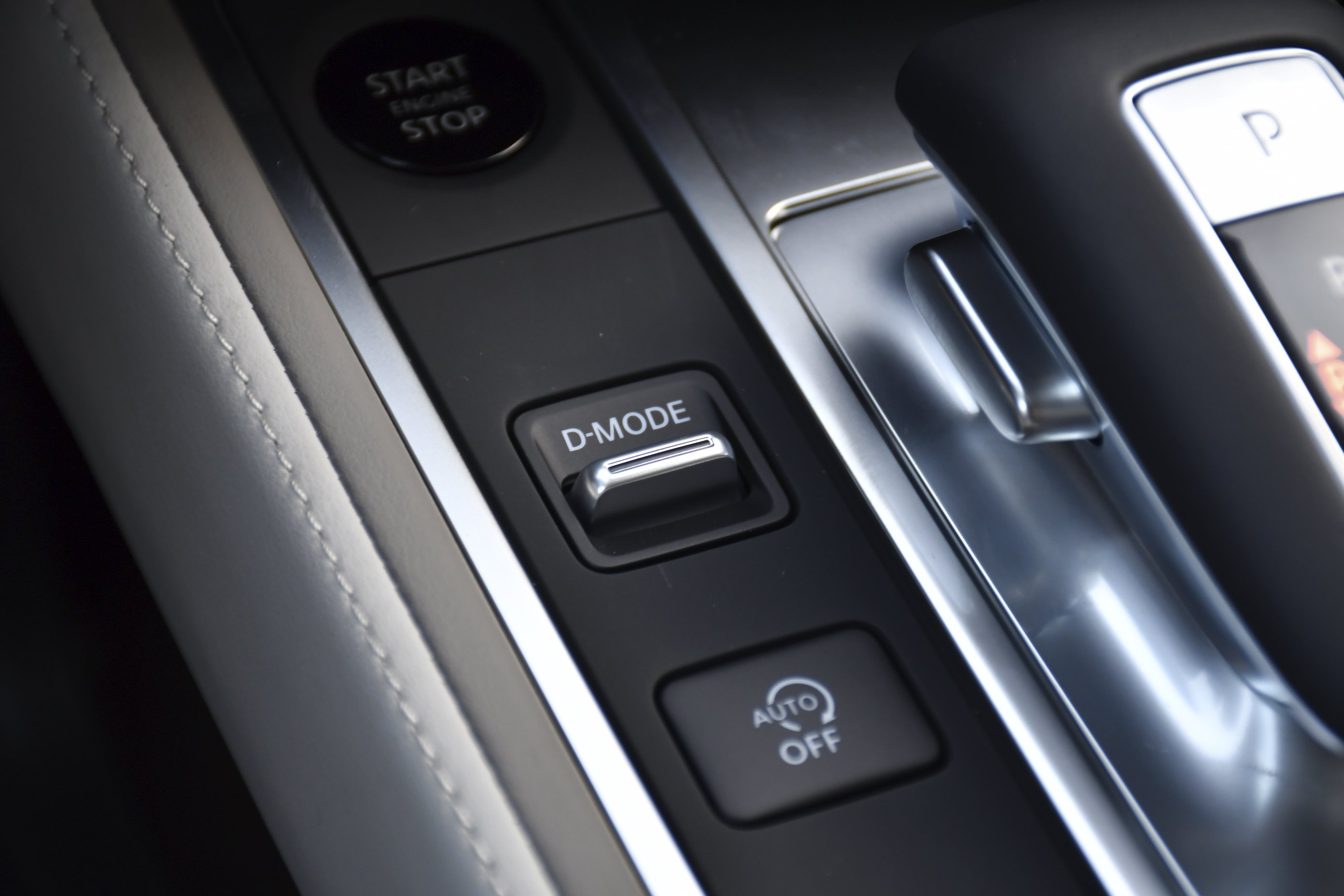 New 2027 HARBOR GRAY INFINITI Luxe AWD image 15
