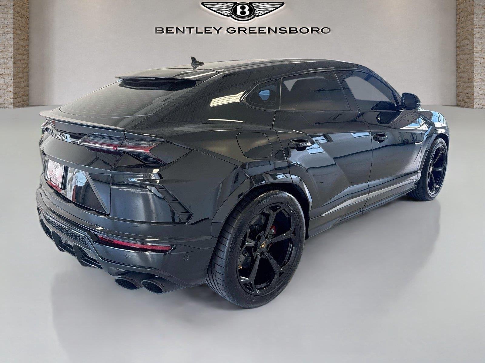 Used 2020 Nero Helene Metallic Lamborghini Base image 10