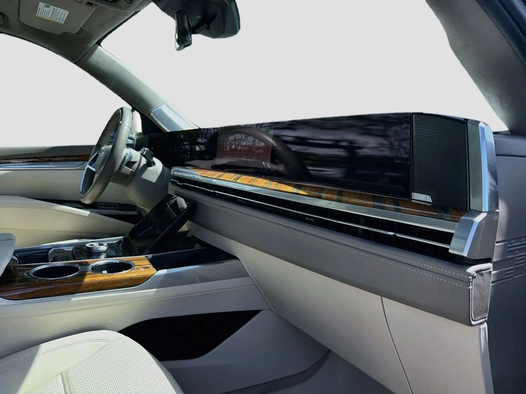 Used 2025 Black Cadillac Sport Platinum image 33